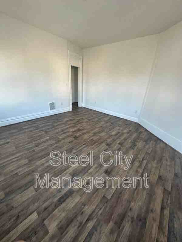 211 S 7th St #A - Photo 3 of 9