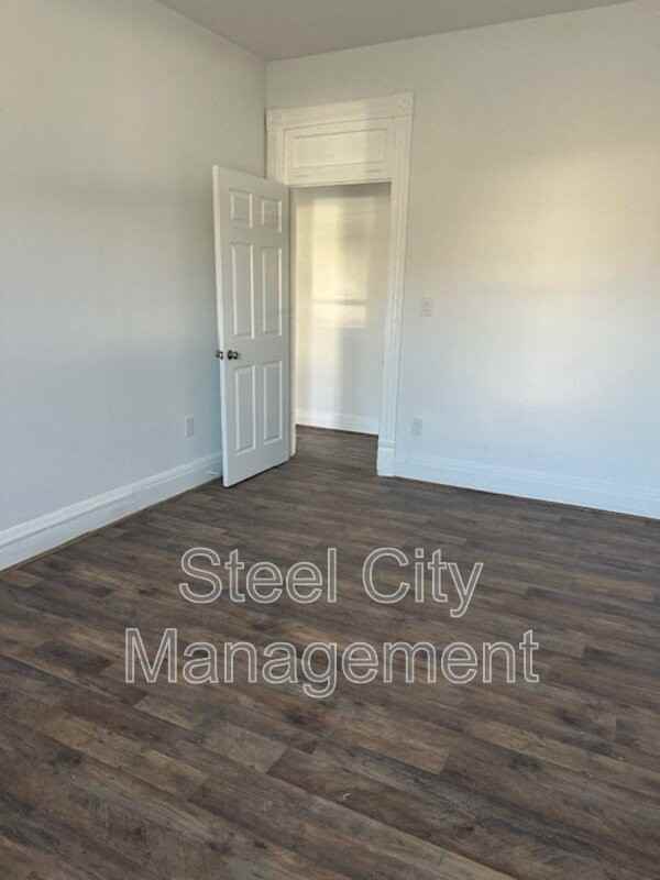 211 S 7th St #A - Photo 4 of 9