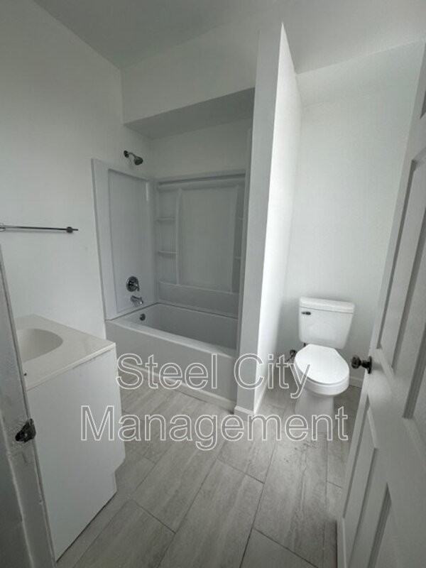 211 S 7th St #A - Photo 5 of 9