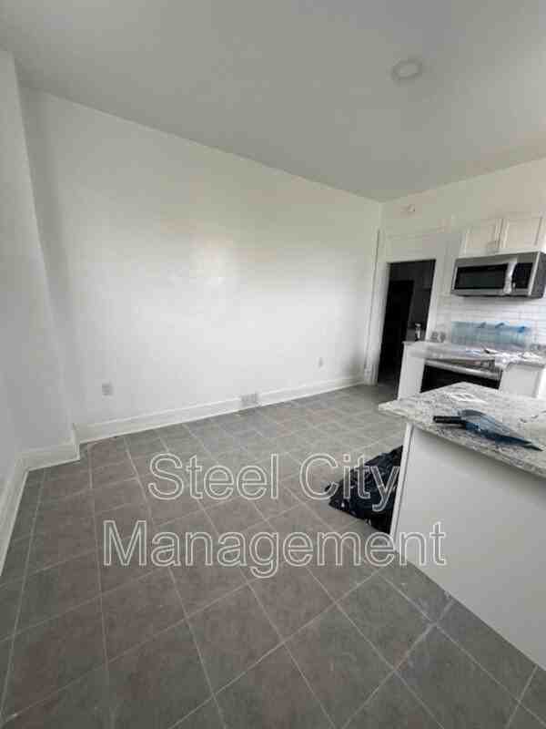 211 S 7th St #A - Photo 6 of 9