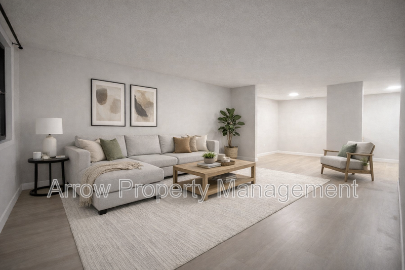 2340 N 44th St #9 - Photo 4 of 11