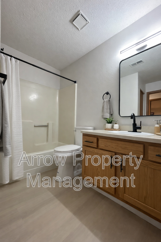 2340 N 44th St #9 - Photo 6 of 11