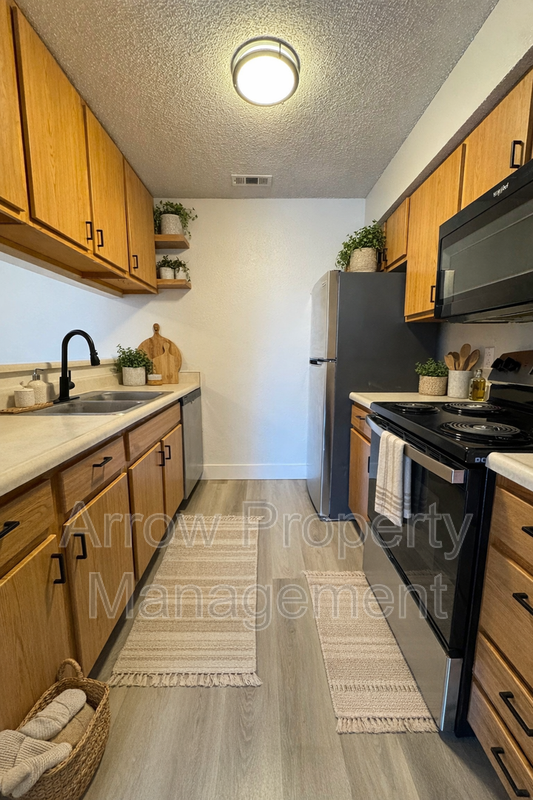 2380 N 44th St #6 - Photo 3 of 13