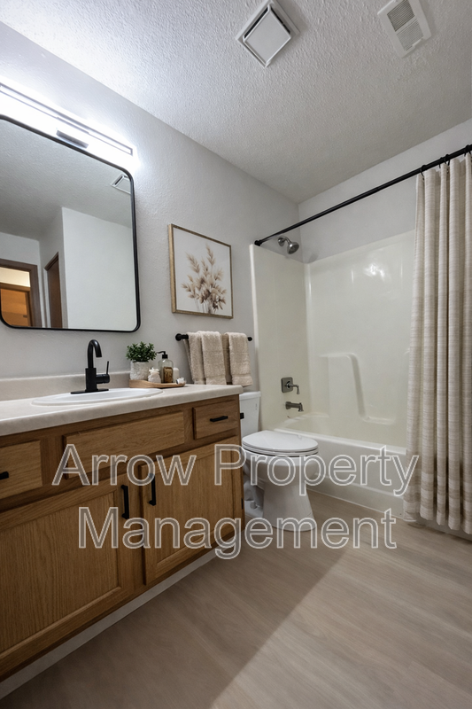 2380 N 44th St #6 - Photo 7 of 13