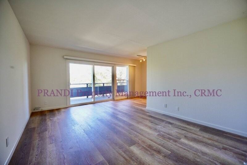 17 Shelley Dr #4 - Photo 6 of 14