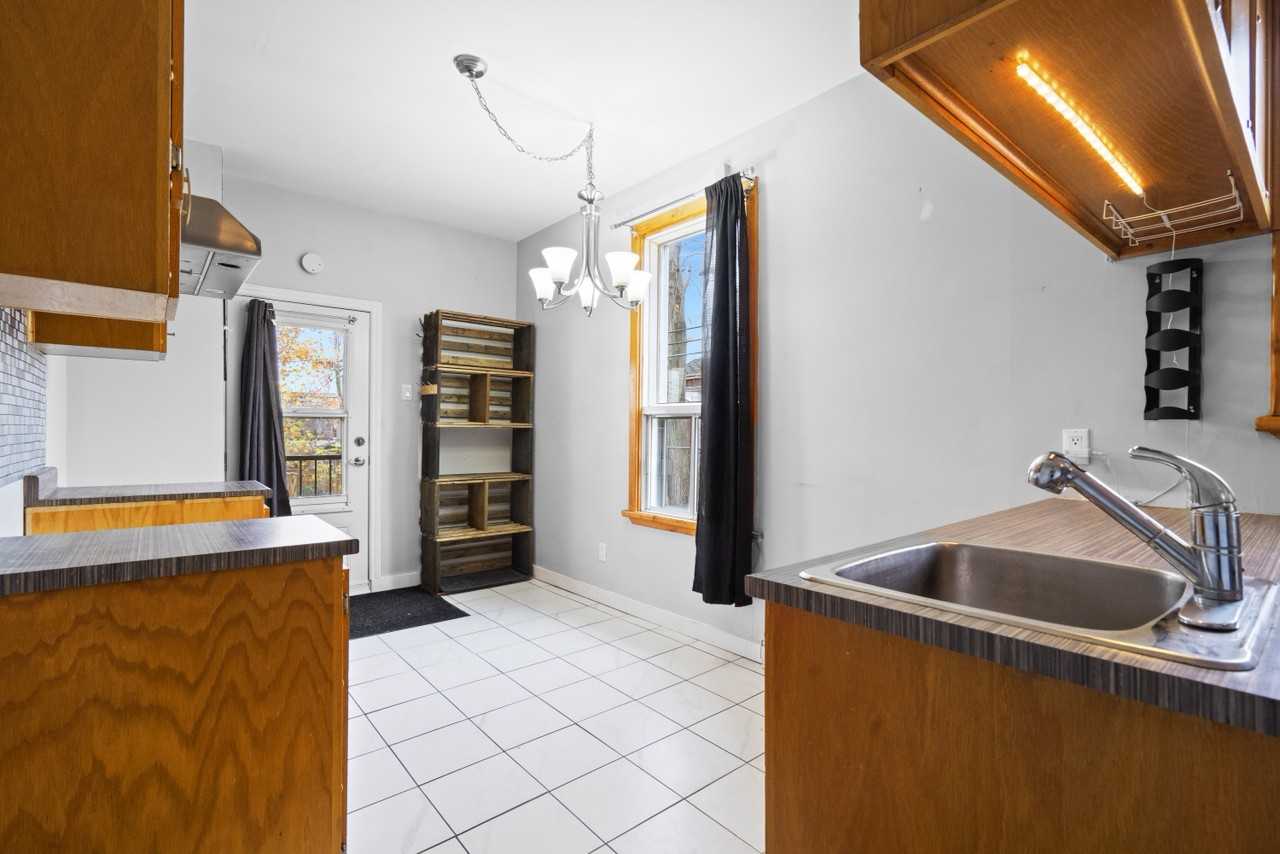 Rue Galt - Photo 2 of 9