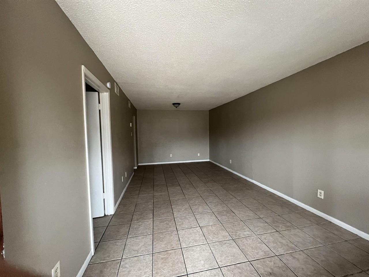 1012 Wells Circle - Photo 2 of 7