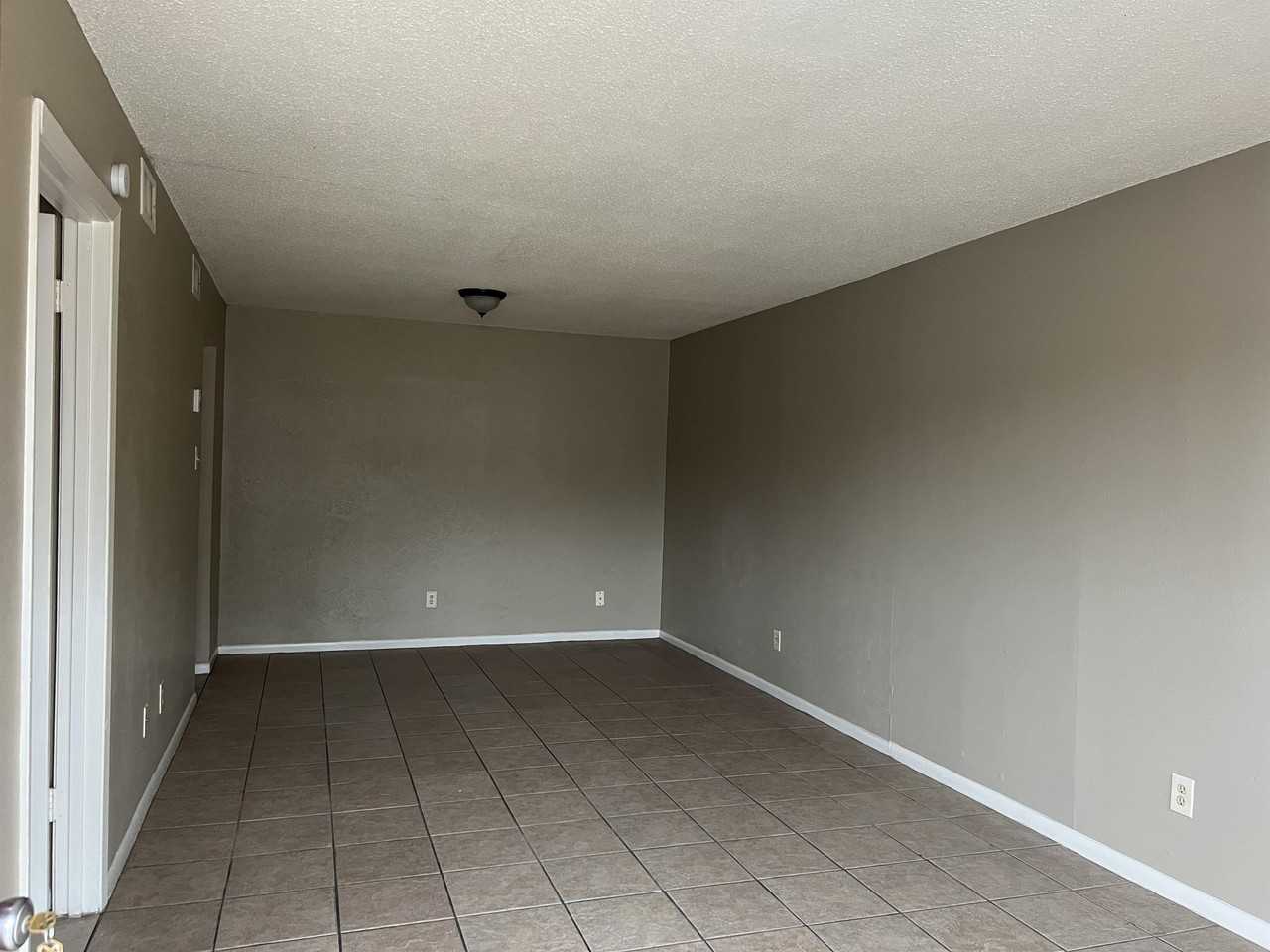 1012 Wells Circle - Photo 4 of 7