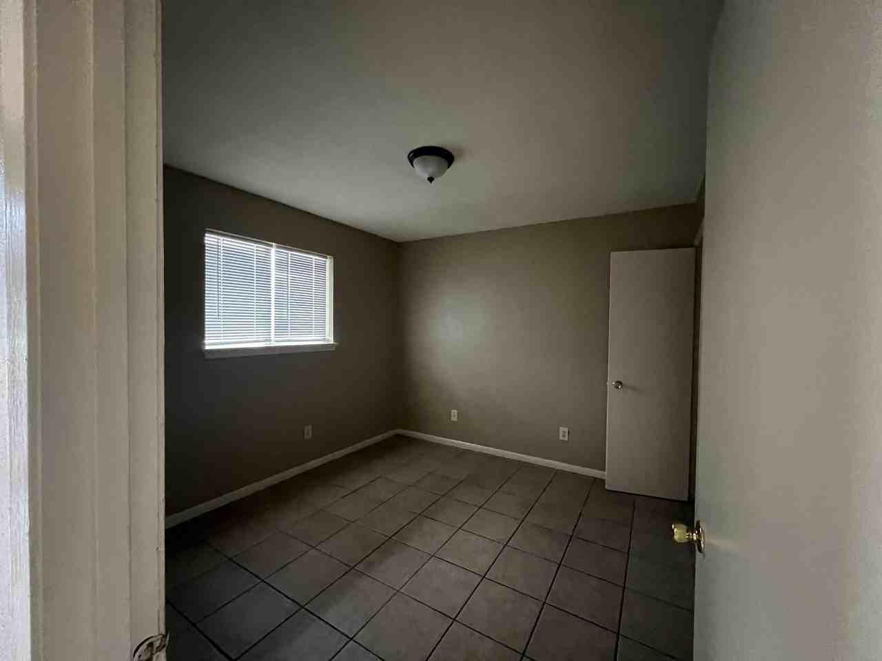 1012 Wells Circle - Photo 5 of 7