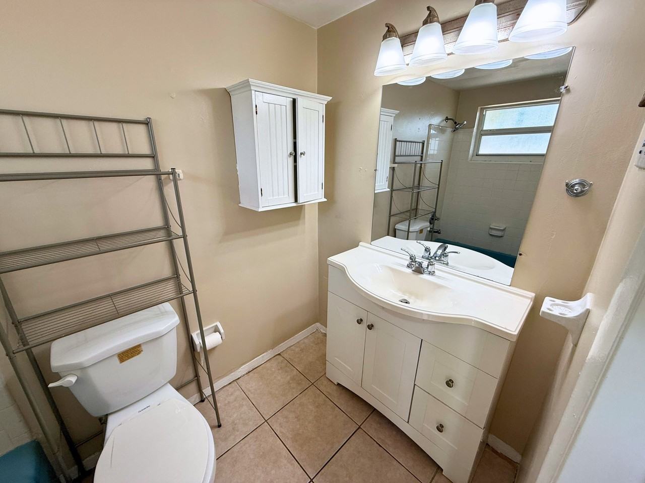 909 Southeast 14th Court - Photo 7 of 9