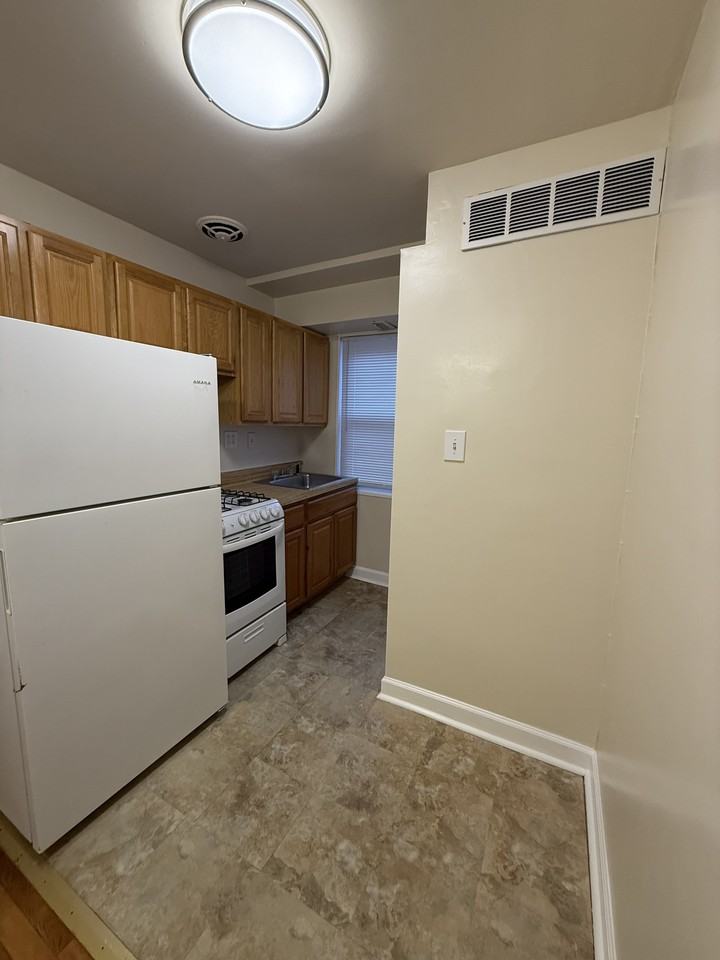 1314 K Street Southeast - Photo 6 of 13