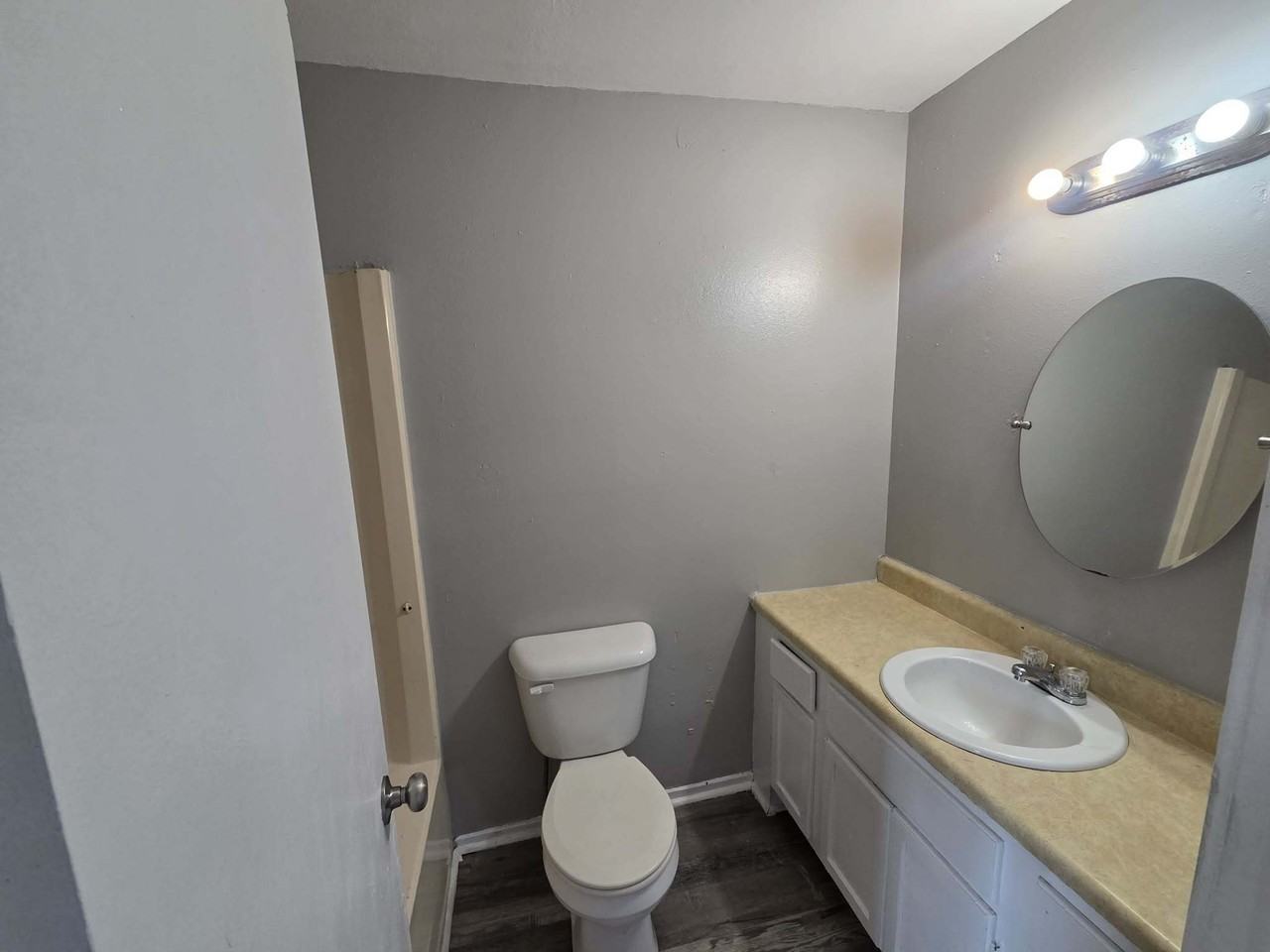 W. 30th Apartments - Photo 3 of 28