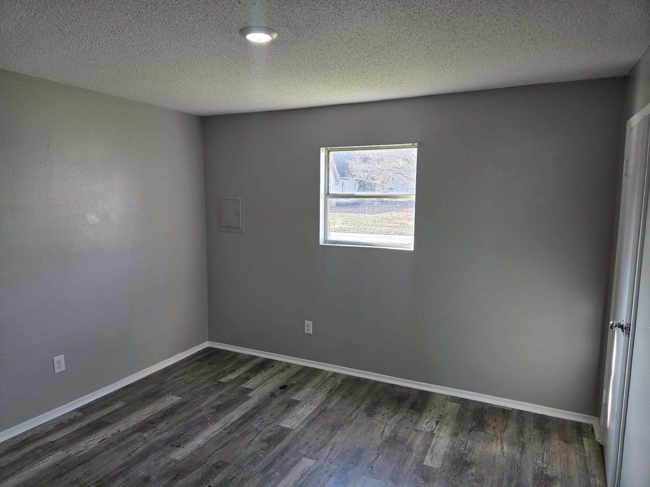 W. 30th Apartments - Photo 4 of 28