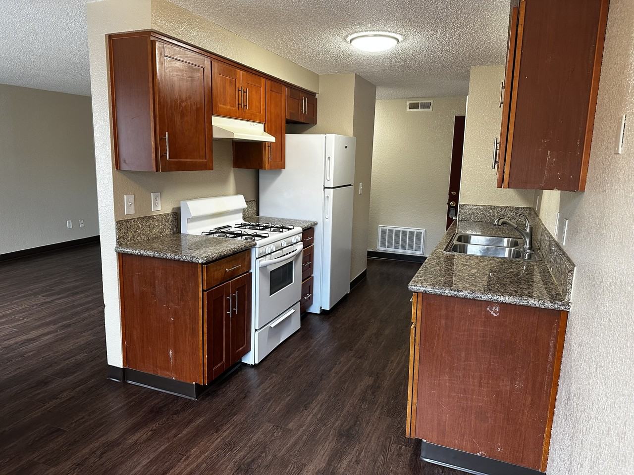 Wayside Terrace Northeast - Photo 4 of 27