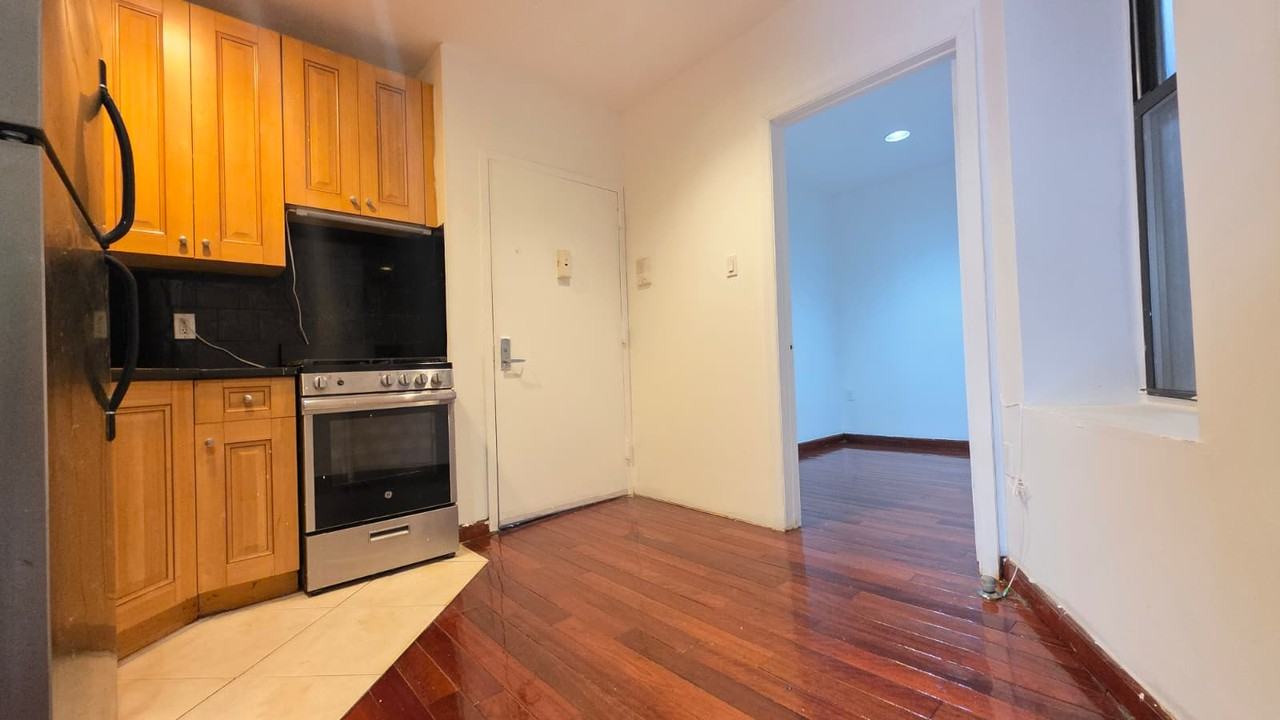 495 9th Avenue #5A - Photo 6 of 10