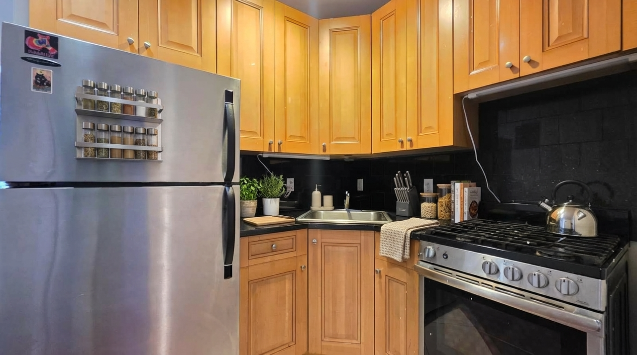 495 9th Avenue #5A - Photo 4 of 10