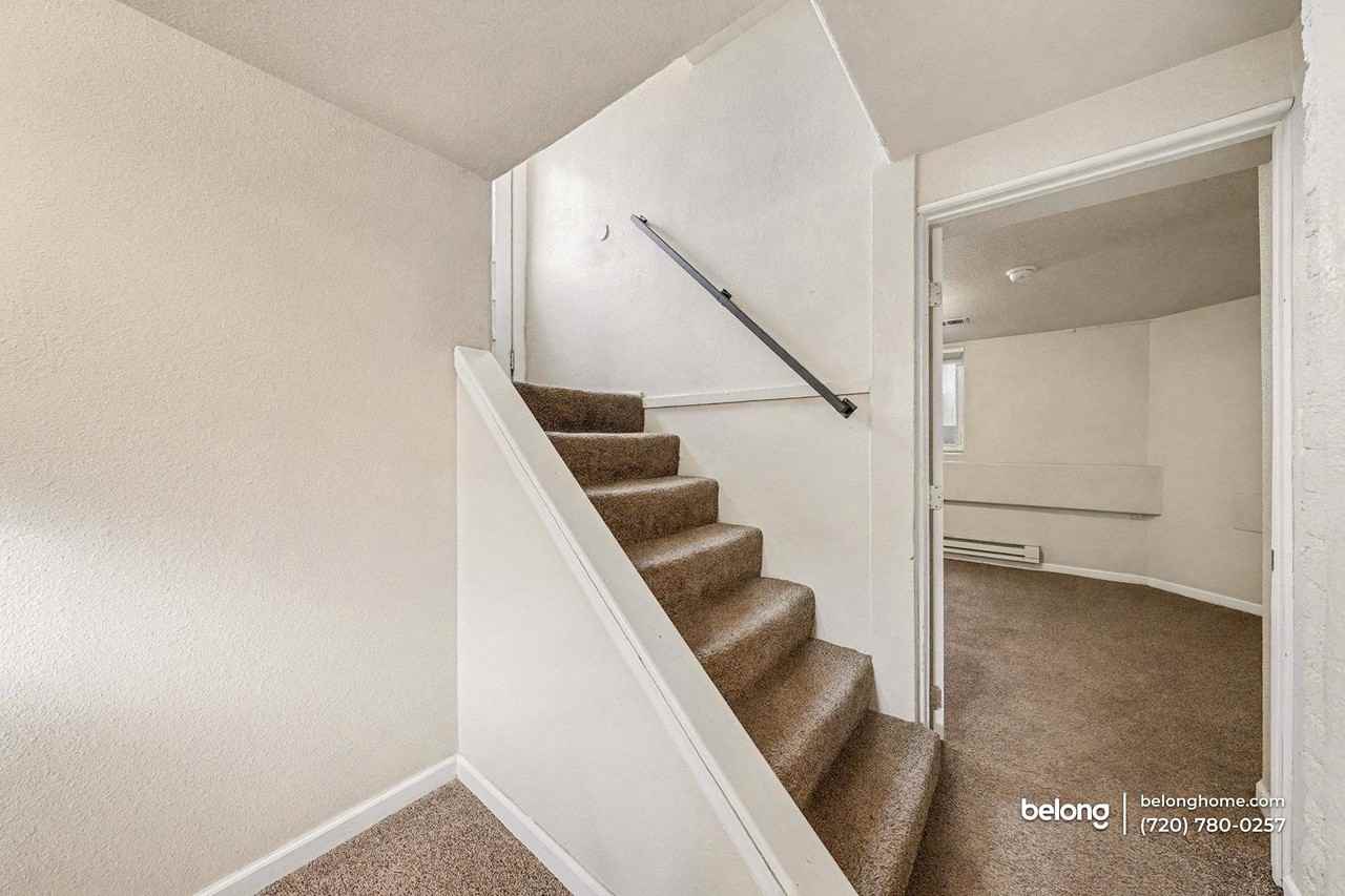 425 9th Ave #B - Photo 2 of 14