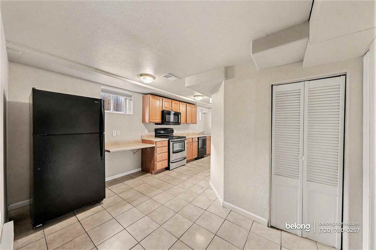 425 9th Ave #B - Photo 6 of 14