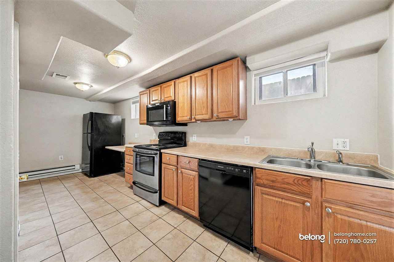 425 9th Ave #B - Photo 7 of 14