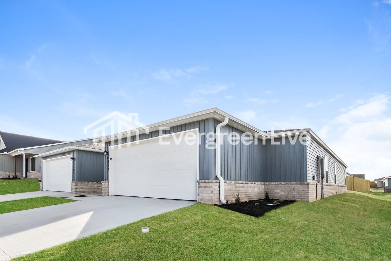 6511 Nw Kathleen St - Photo 2 of 15