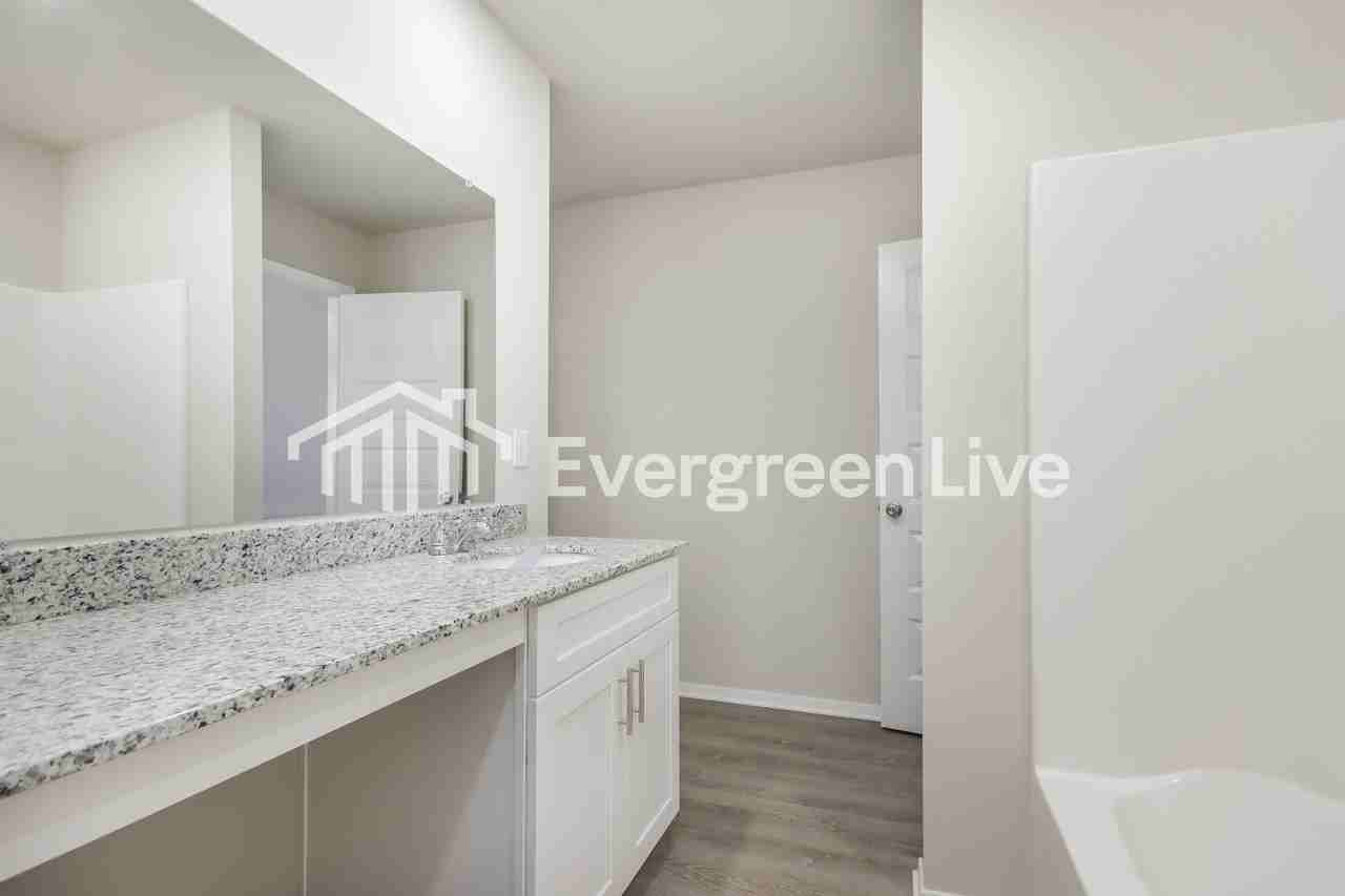 6511 Nw Kathleen St - Photo 4 of 15