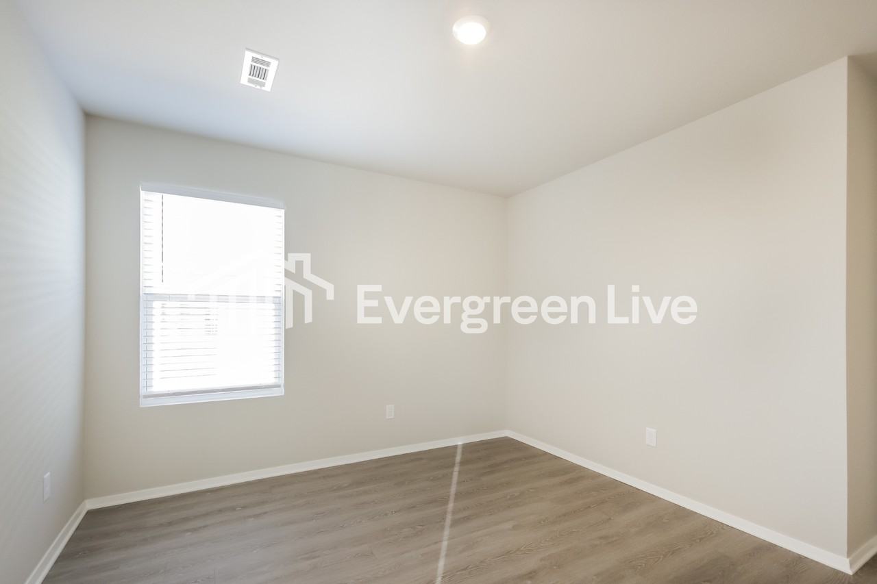 6511 Nw Kathleen St - Photo 6 of 15