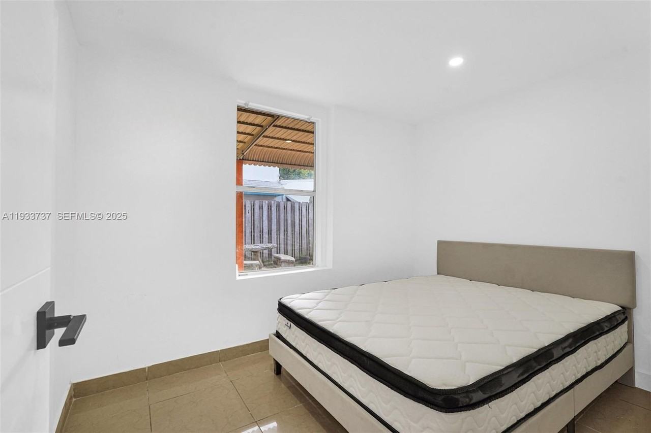 2419 Coolidge St #1 - Photo 3 of 30