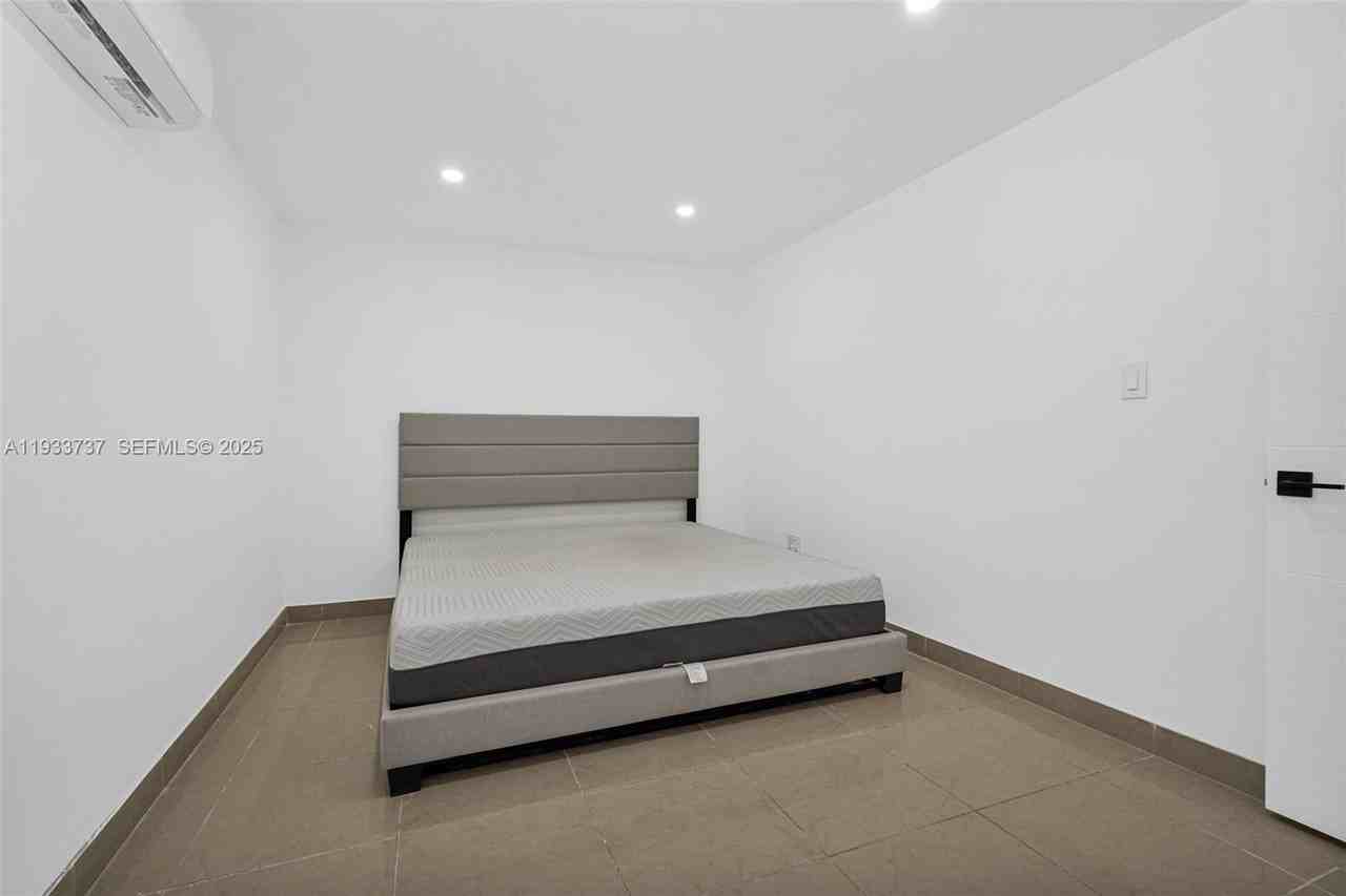 2419 Coolidge St #1 - Photo 4 of 30