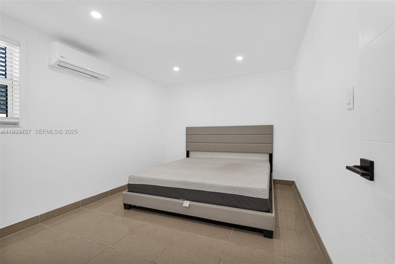 2419 Coolidge St #1 - Photo 6 of 30