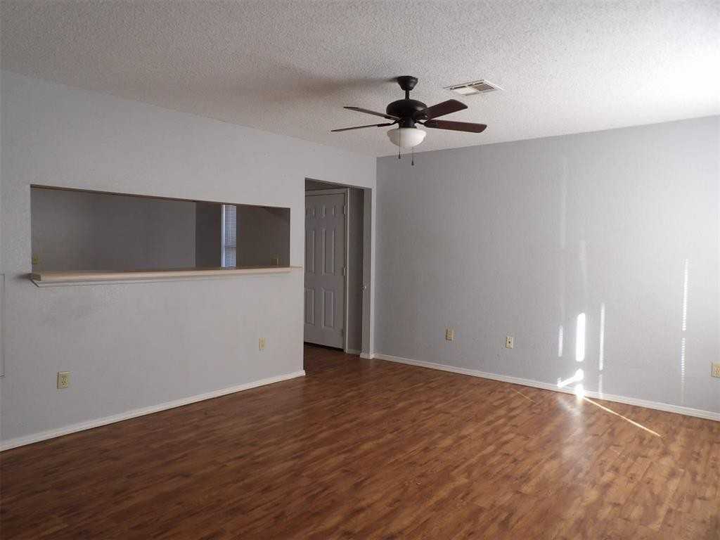 223 Brad St - Photo 2 of 9