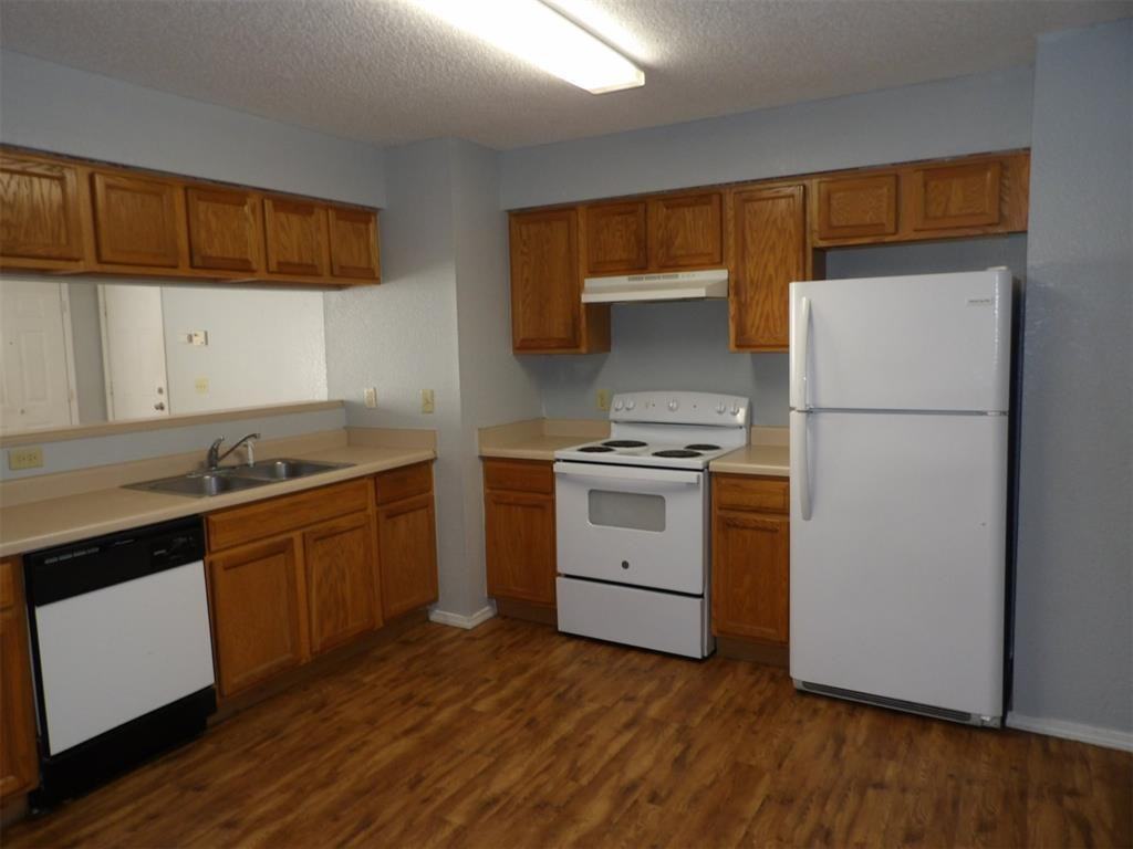 223 Brad St - Photo 3 of 9