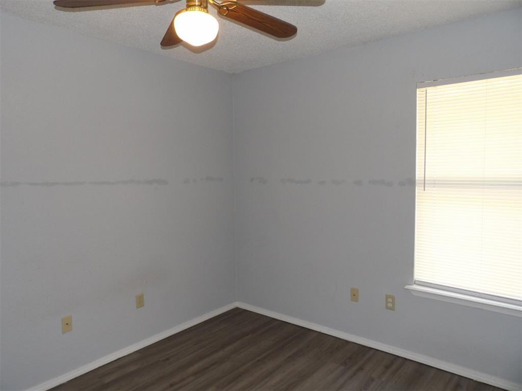 223 Brad St - Photo 6 of 9