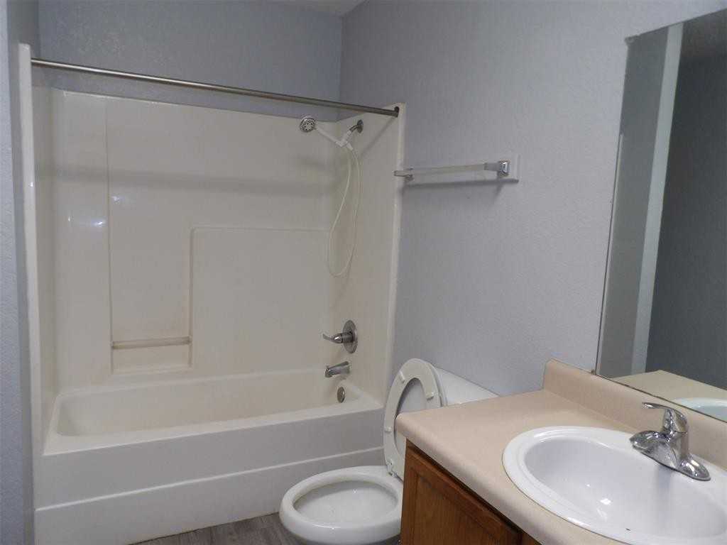 223 Brad St - Photo 7 of 9