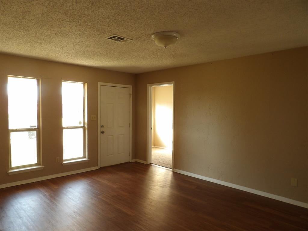 637 Nw 21st St - Photo 3 of 13