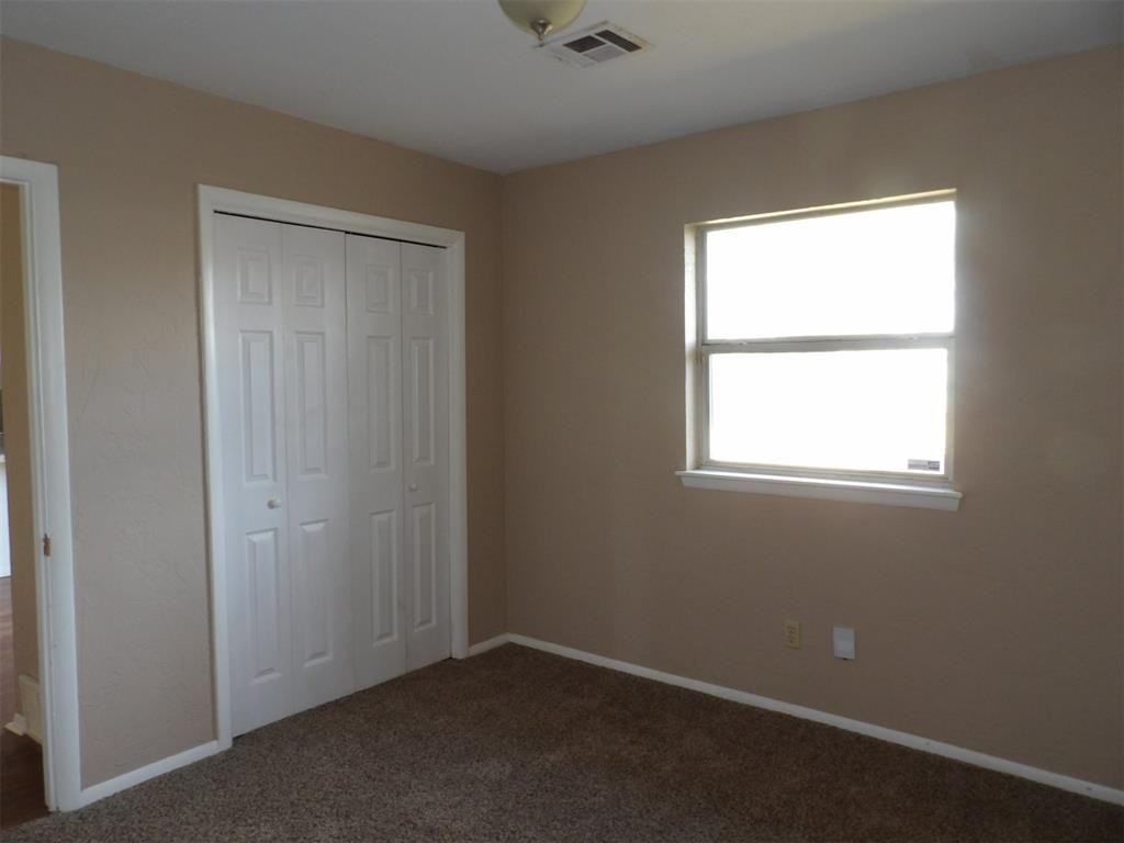 637 Nw 21st St - Photo 4 of 13