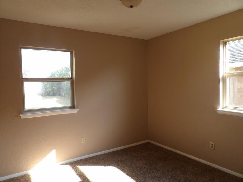 637 Nw 21st St - Photo 5 of 13