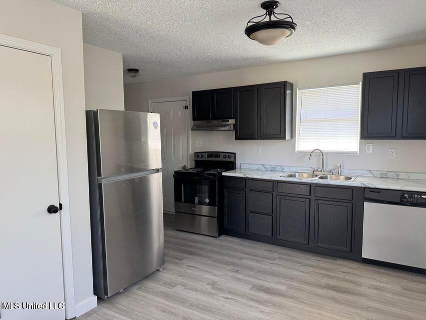 2306 Lewis Ave - Photo 2 of 9