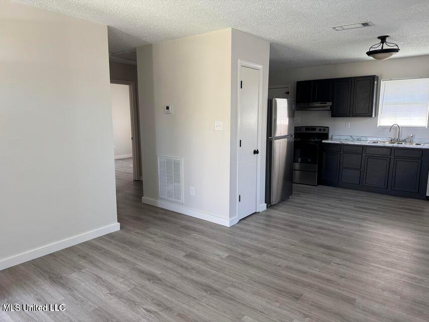 2306 Lewis Ave - Photo 3 of 9