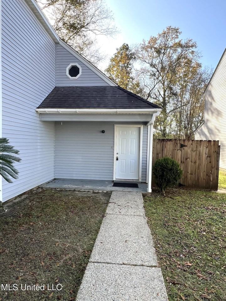 13385 Windsong Dr - Photo 2 of 14