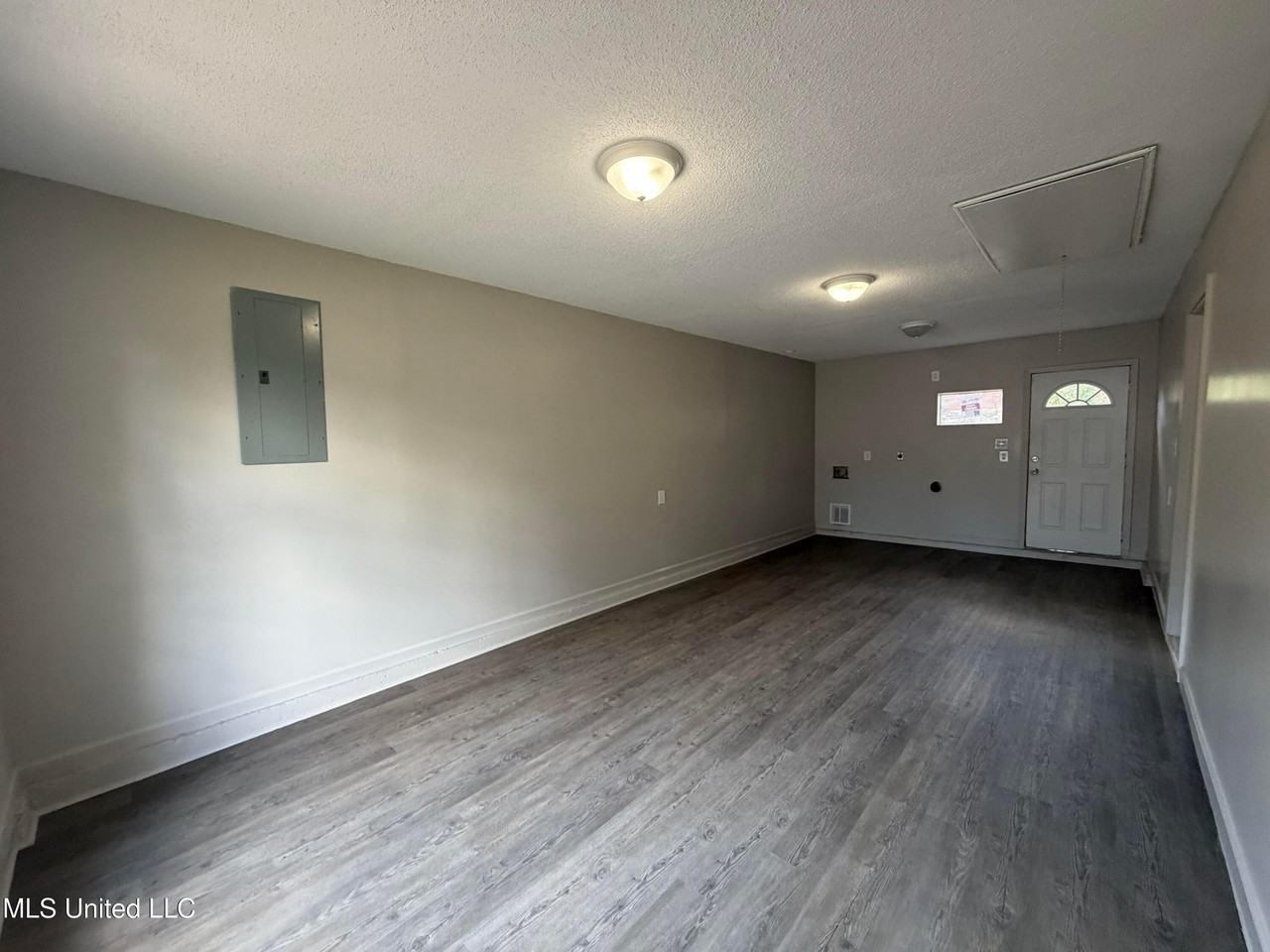 4337 Terrace Dr - Photo 3 of 18