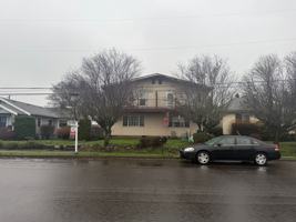 featured image of 2622 2622 -2624 E 6th Street