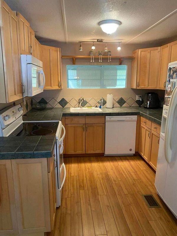 17 Madrid Ln - Photo 2 of 6