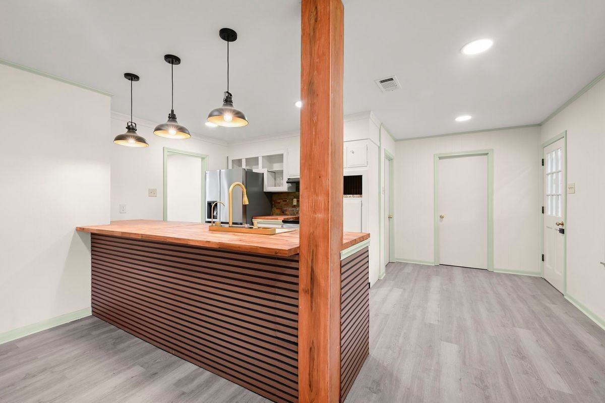 9556 Fairway Dr - Photo 4 of 18