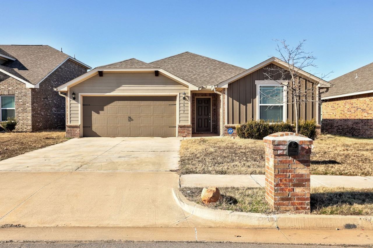 1612 Maroon Dr - Photo 3 of 46