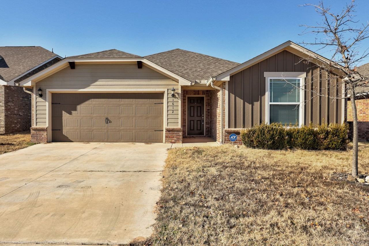 1612 Maroon Dr - Photo 4 of 46