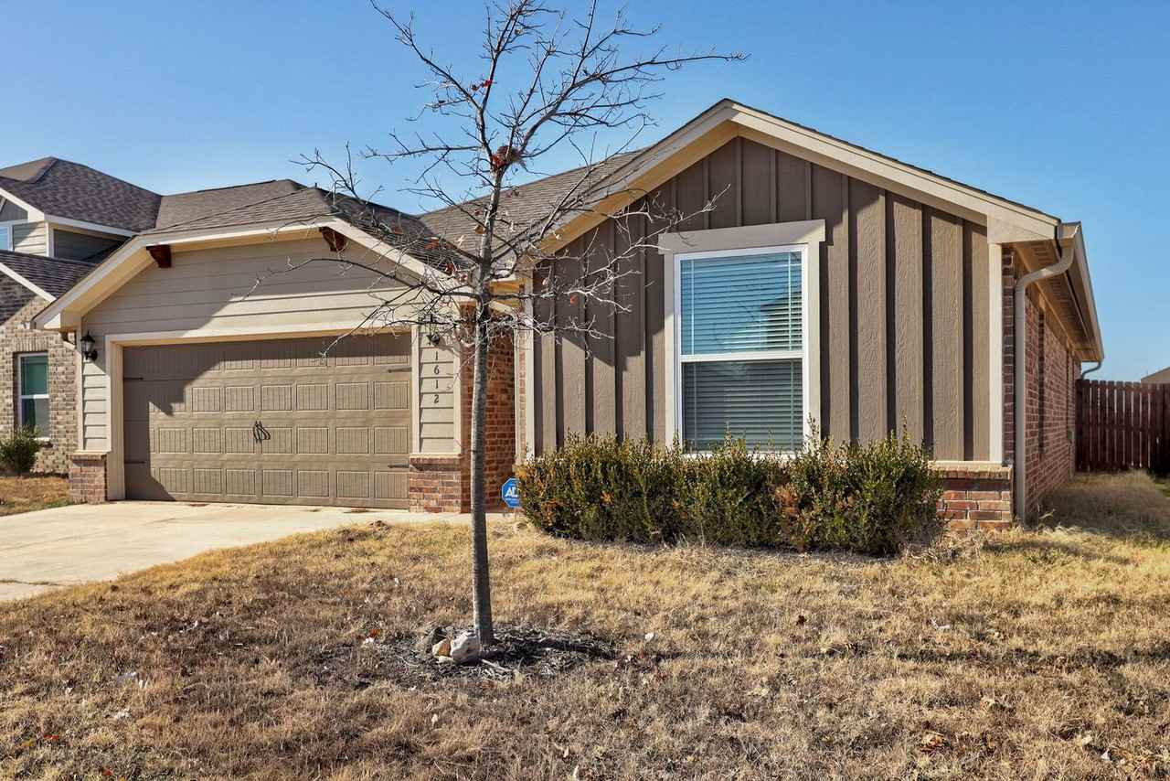 1612 Maroon Dr - Photo 5 of 46