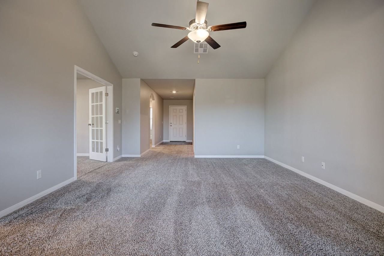 1612 Maroon Dr - Photo 6 of 42