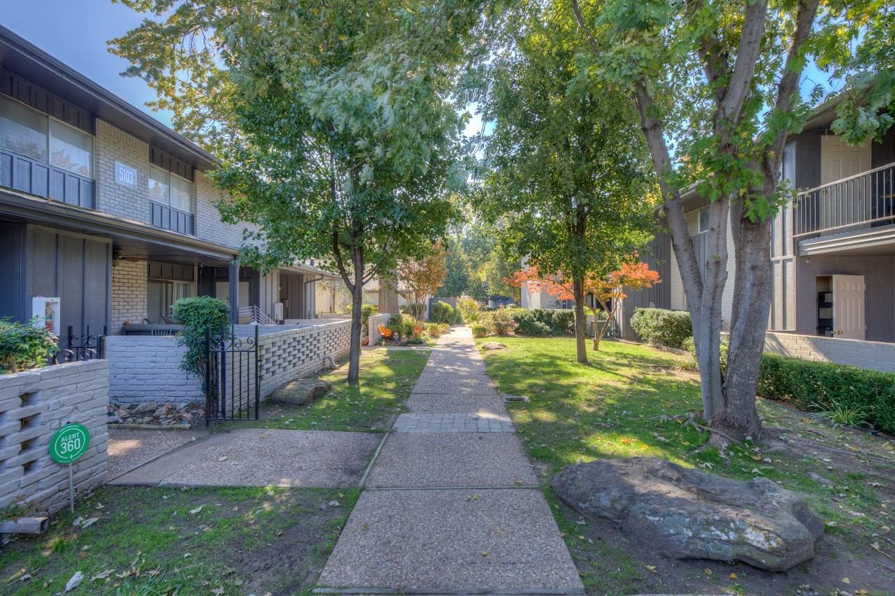 Royal Arms Apartments - Photo 2 of 35