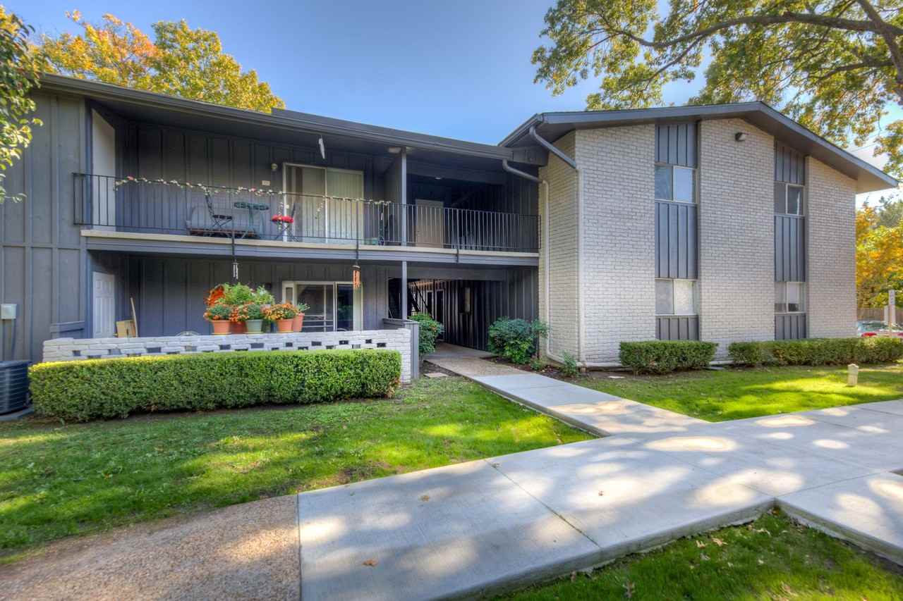 Royal Arms Apartments - Photo 6 of 35