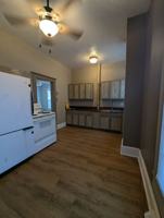 featured image of 413 S Broadway St